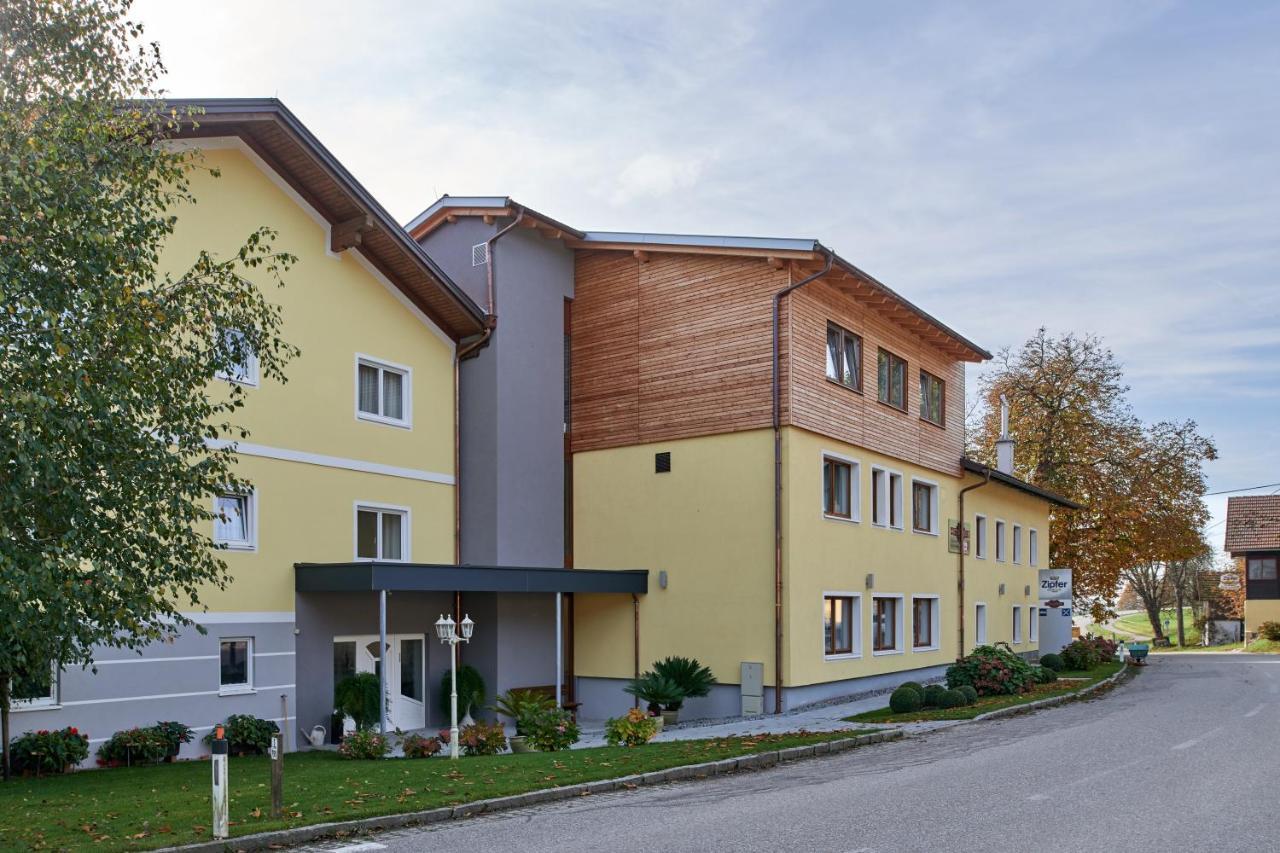 Hotel Gasthof-Strasser Tumeltsham Экстерьер фото